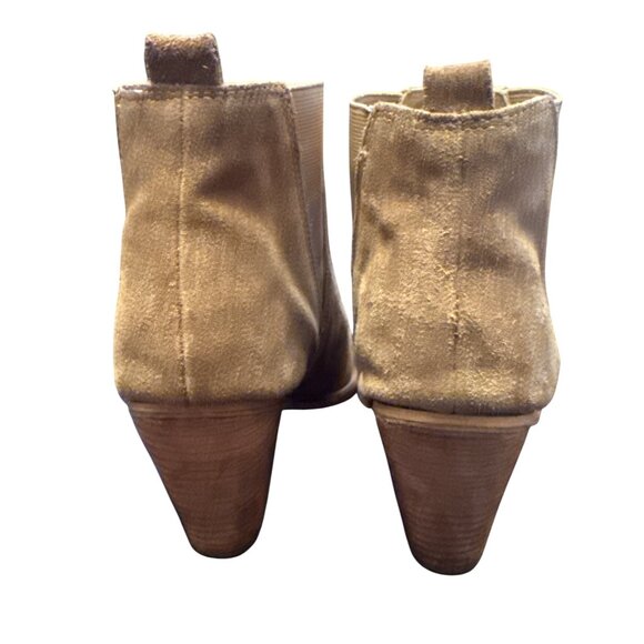 Charles by Charles David Suede Chelsea Ankle Boots Beige Heel sz 10 - Picture 3 of 7